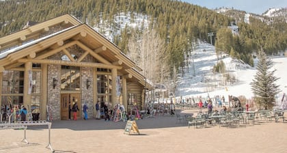 Prospector Condo 171 - Moutain escape with Pool, Hot Tub, & Tennis Court