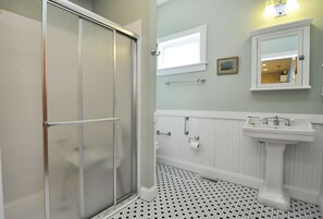 A bathroom with a shower, toilet, and sink. - Aleta:  Pet friendly, waterfront, perfect for two. Private docking. (Ocracoke)