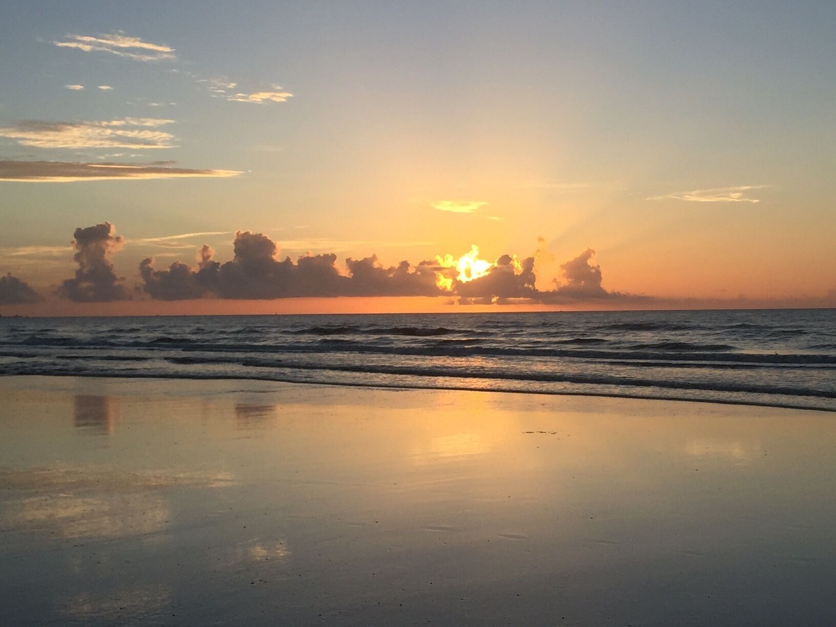 Beach nearby, sun loungers, beach towels
