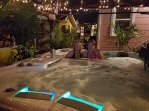 Tina de hidromasaje al aire libre