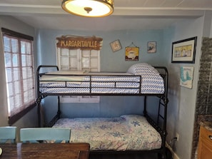1 bedroom, desk, iron/ironing board, travel cot - STEPS FROM BEACH, DAILY RENTALS,PET AND FAMILY FRIENDLY BEACH HOUSE (Clearwater Beach)