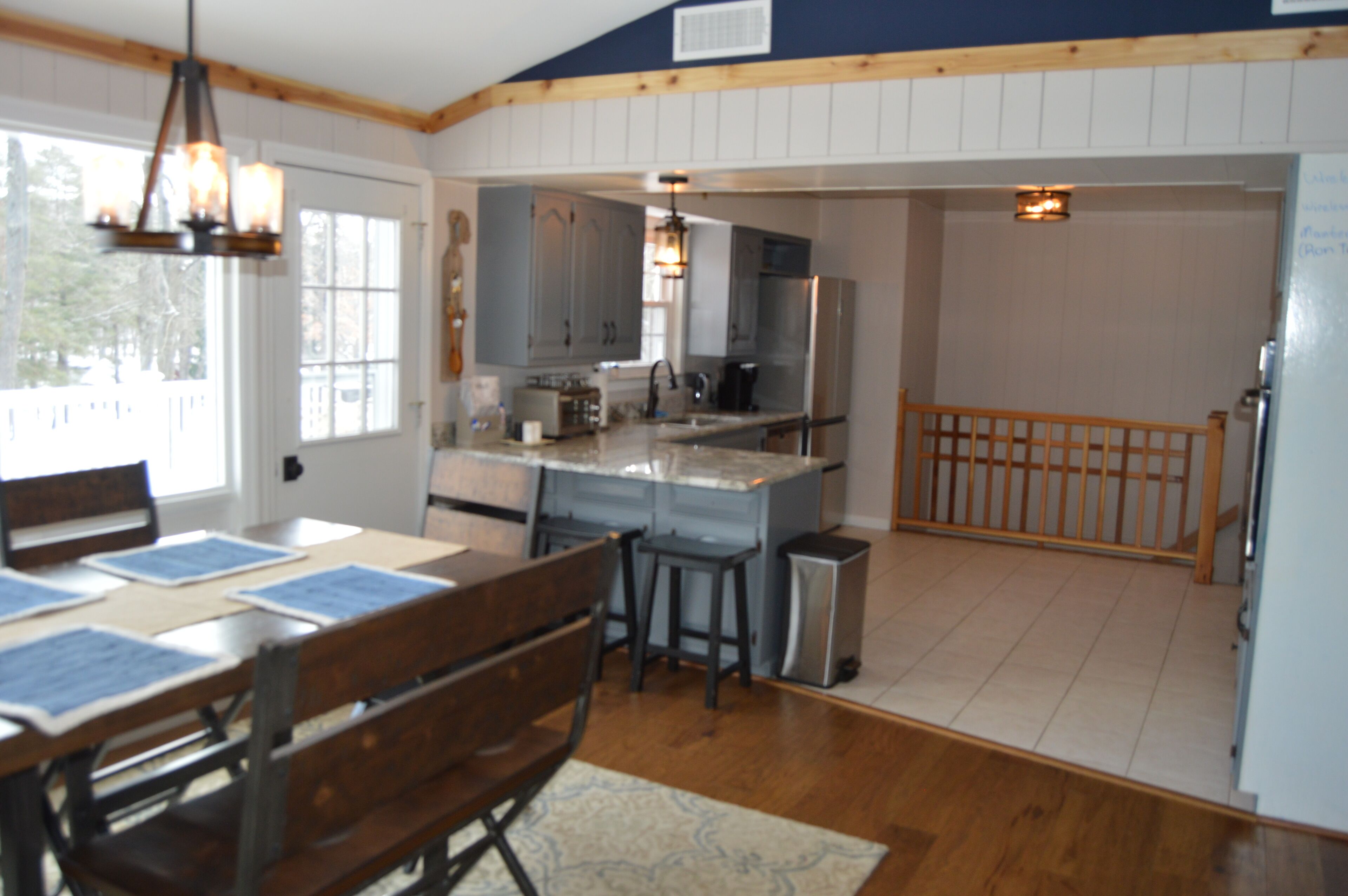 Lake Front w/ 1.5 Acre Private Lot, Hot Tub, Paddle Boat, & Kayaks