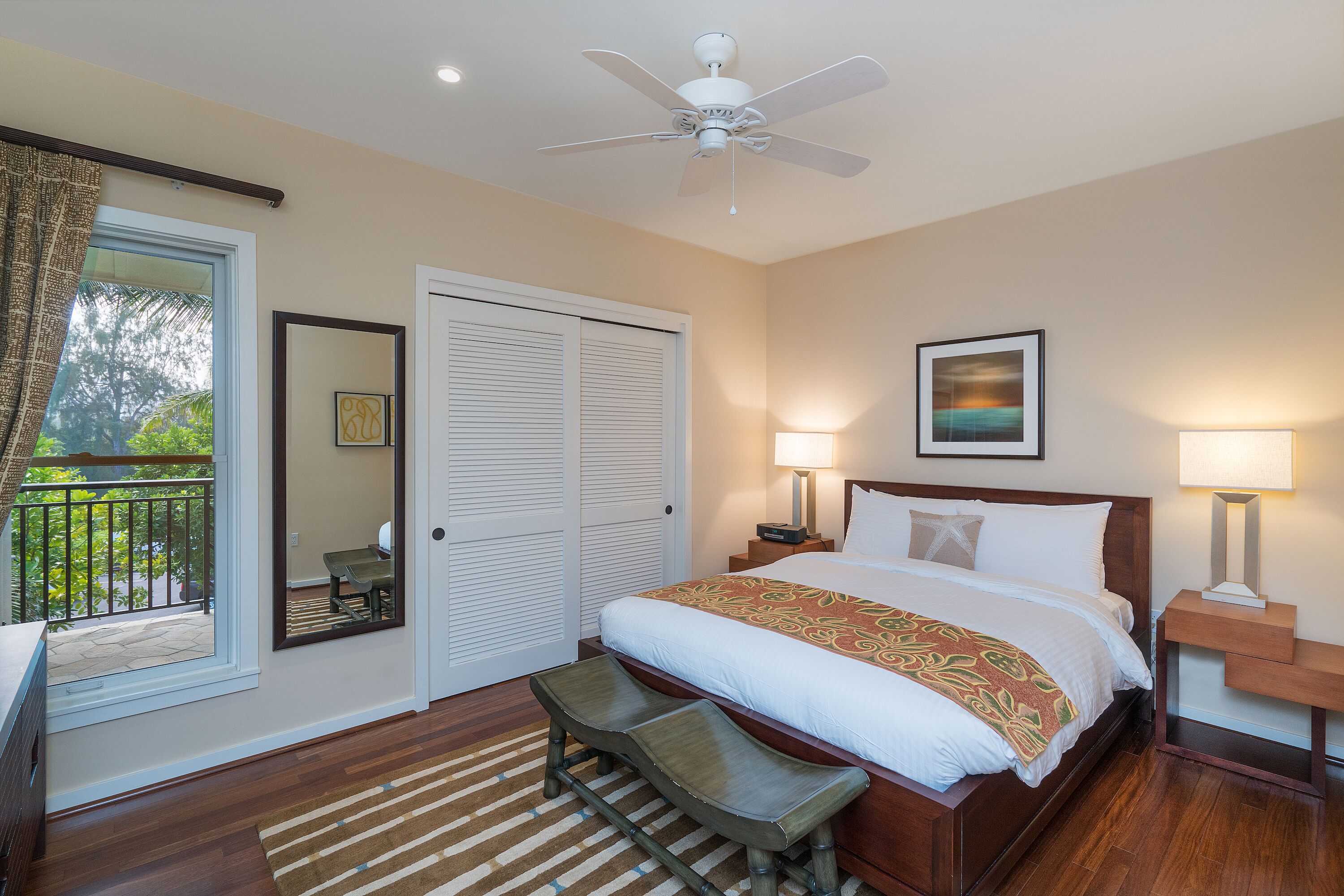 3 habitaciones, caja de seguridad en la habitación y escritorio 