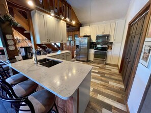 Fridge, microwave, oven, stovetop - Ocra-cork: Dock, easy access to Pamlico Sound, rooftop deck, dogs allowed. (Ocracoke)