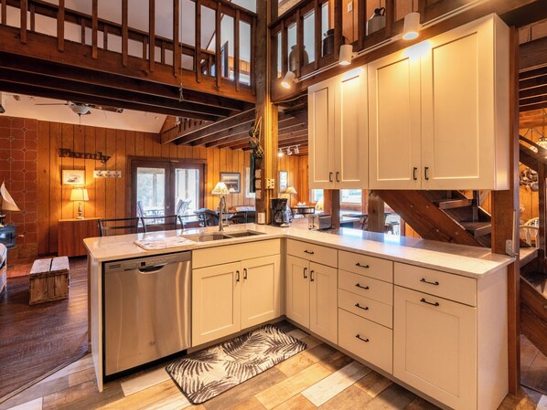 Fridge, microwave, oven, stovetop - Ocra-cork: Dock, easy access to Pamlico Sound, rooftop deck, dogs allowed. (Ocracoke)