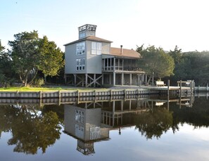 المنشأة من الخارج