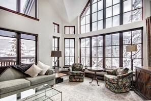 TV, fireplace - Luxury Ski-in 3 Br Penthouse Inside Pines Lodge, Sleeps 10! (Beaver Creek)