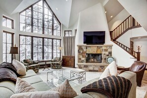 TV, fireplace - Luxury Ski-in 3 Br Penthouse Inside Pines Lodge, Sleeps 10! (Beaver Creek)