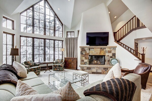 TV, fireplace - Luxury Ski-in 3 Br Penthouse Inside Pines Lodge, Sleeps 10! (Beaver Creek)
