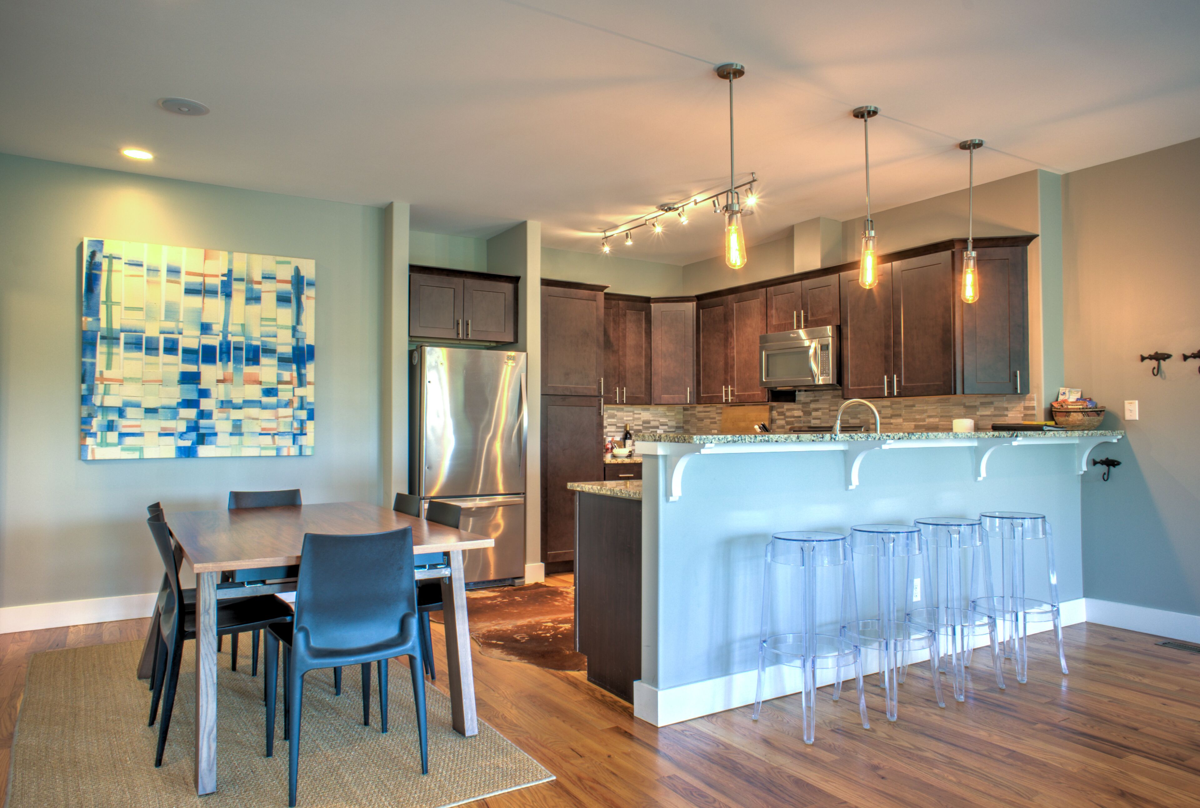 Upstream Cottage; Asheville - hot tub and close to everything! Breweries, eateries, hiking!