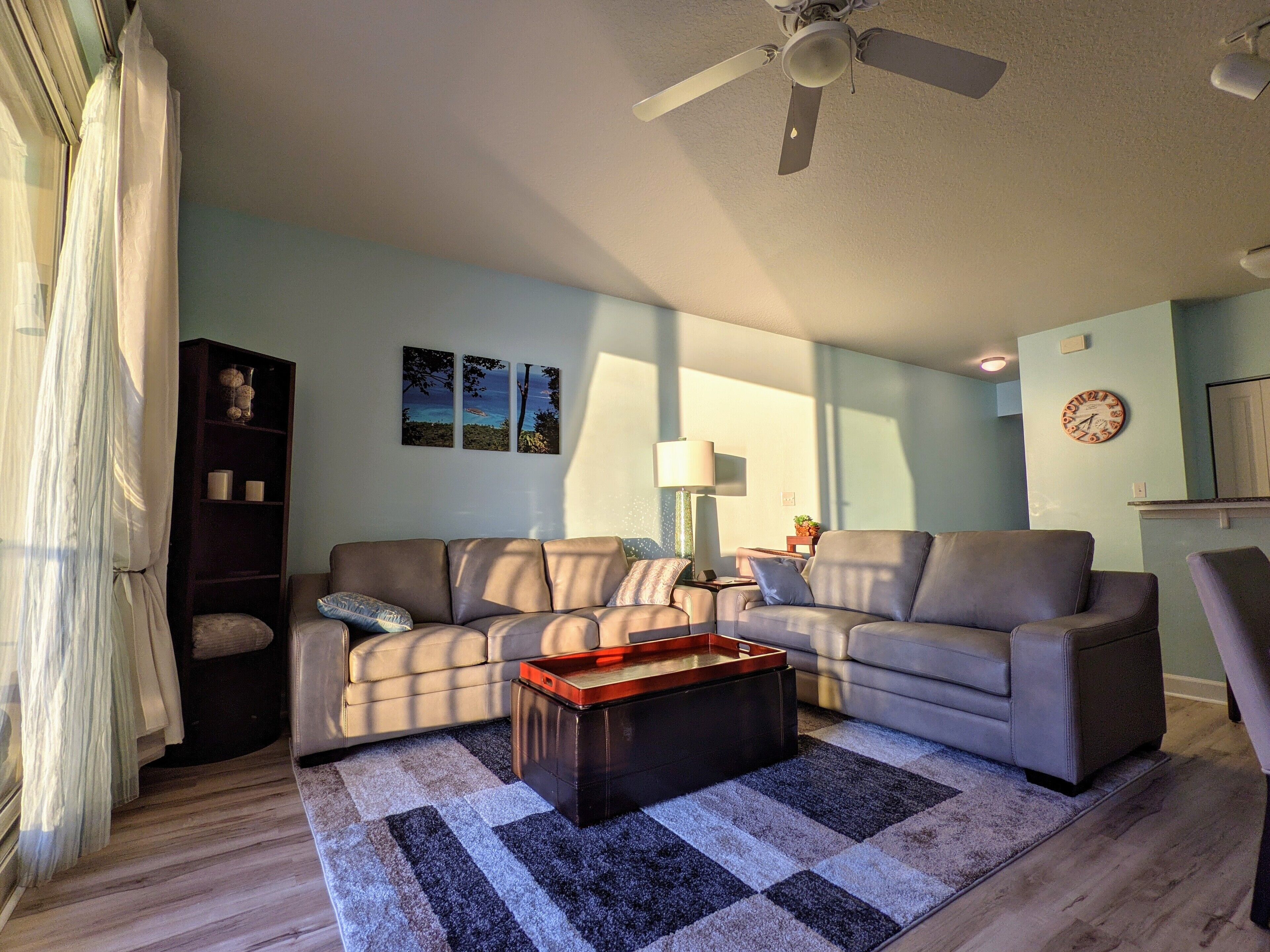 Luxury Condo, 14th floor. Enjoy the sunset and sunrise.