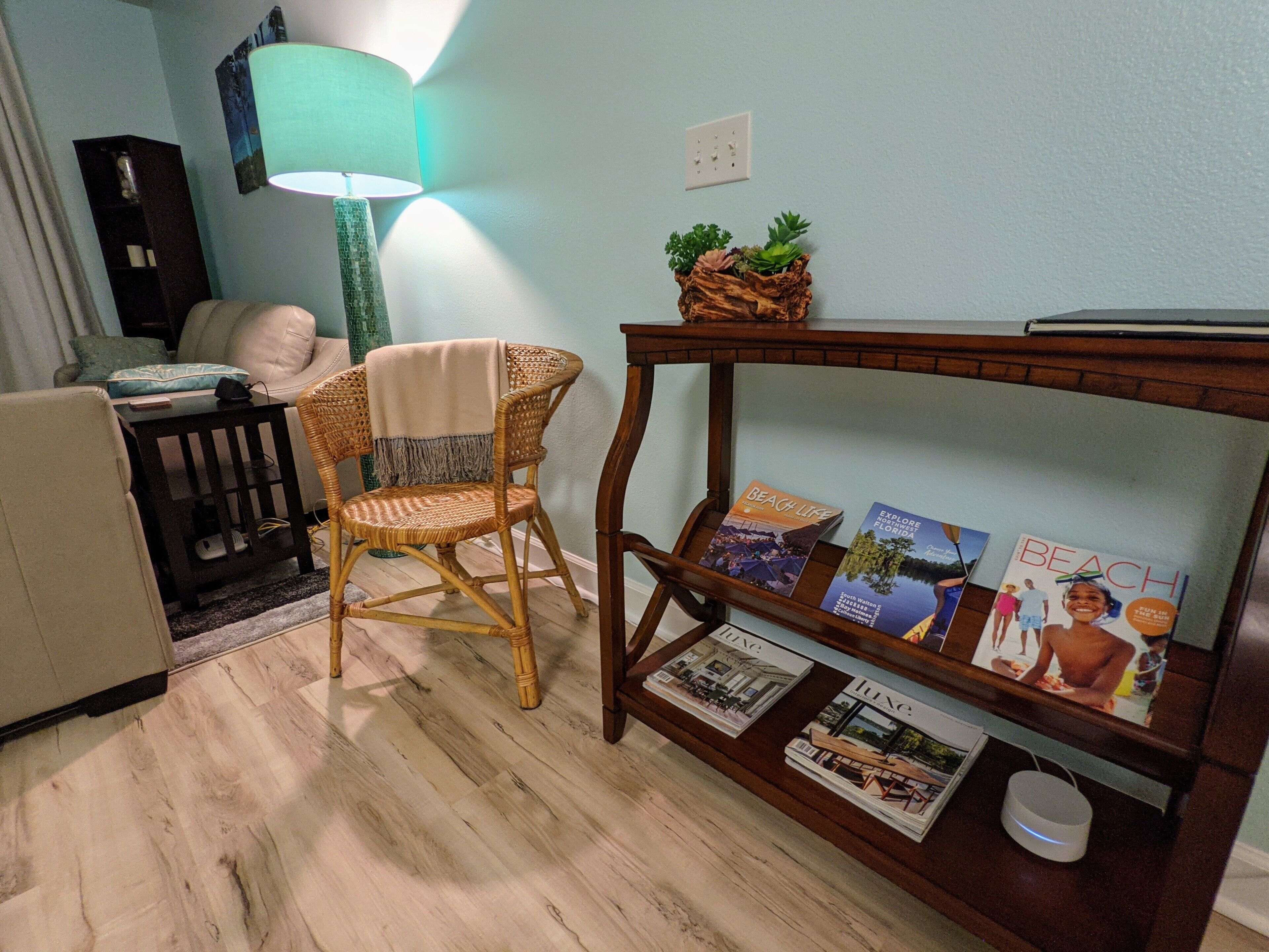 Luxury Condo, 14th floor. Enjoy the sunset and sunrise.