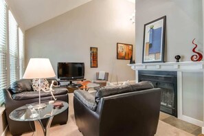 Flat-screen TV, fireplace, video games, table football - Amazing Mtn Location *Hot Tub *Fireplace *Foosball (Cottonwood Heights)