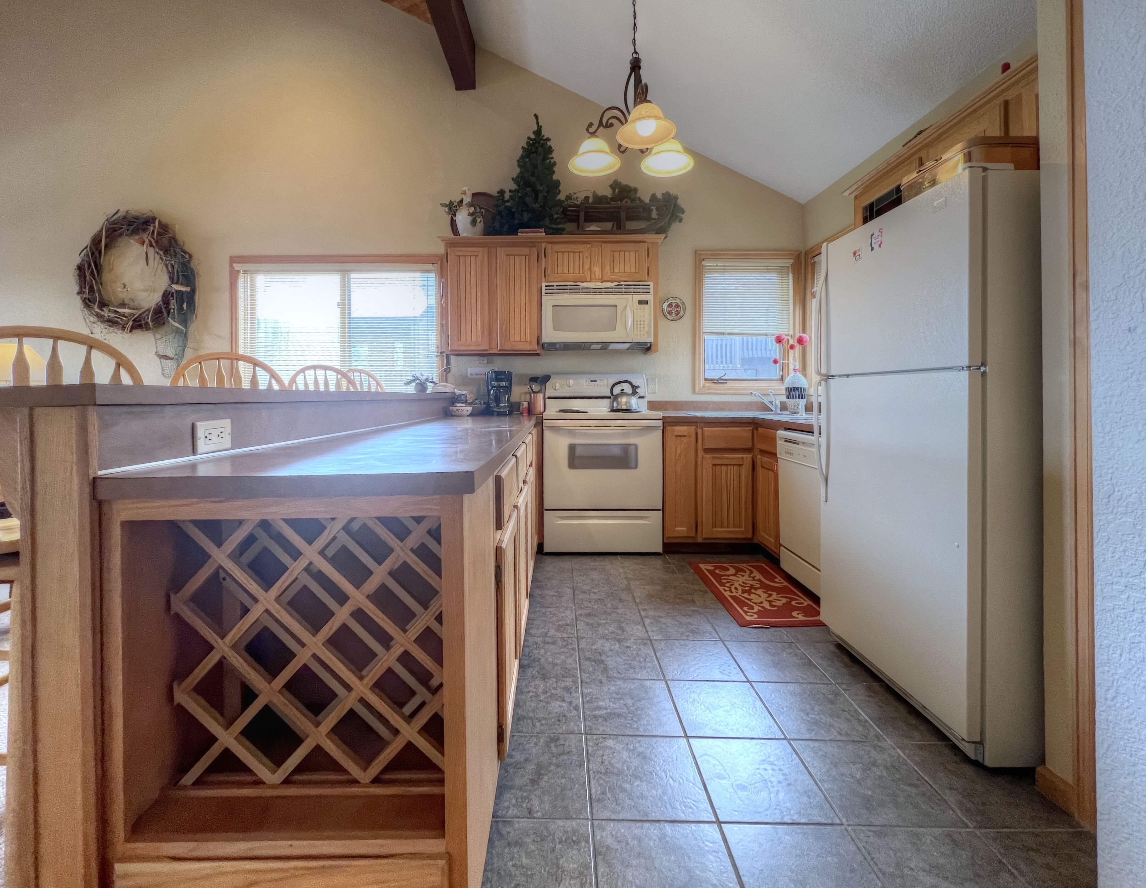 Quiet Townhome on Mountain, Hot Tub!