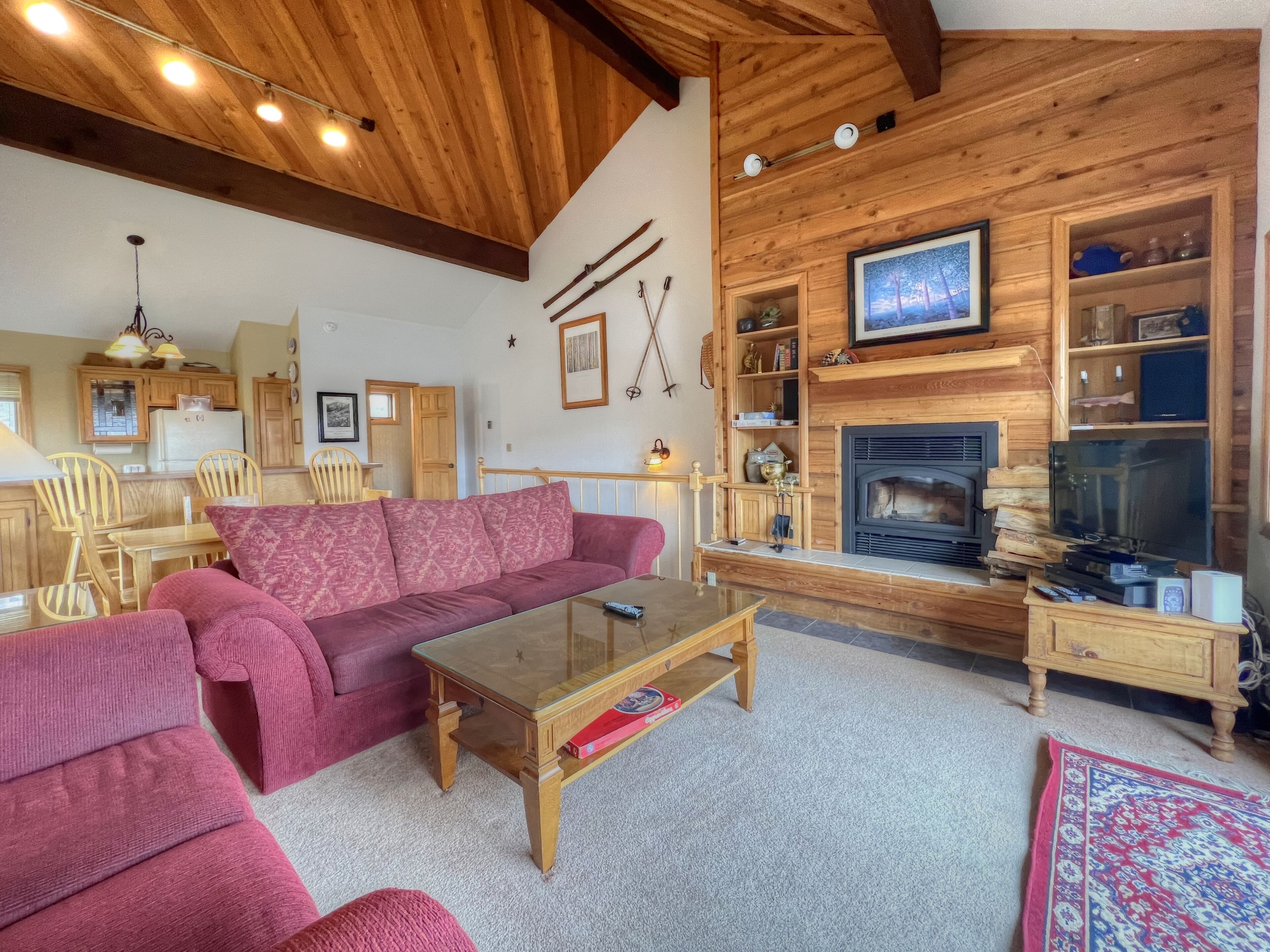 Quiet Townhome on Mountain, Hot Tub!