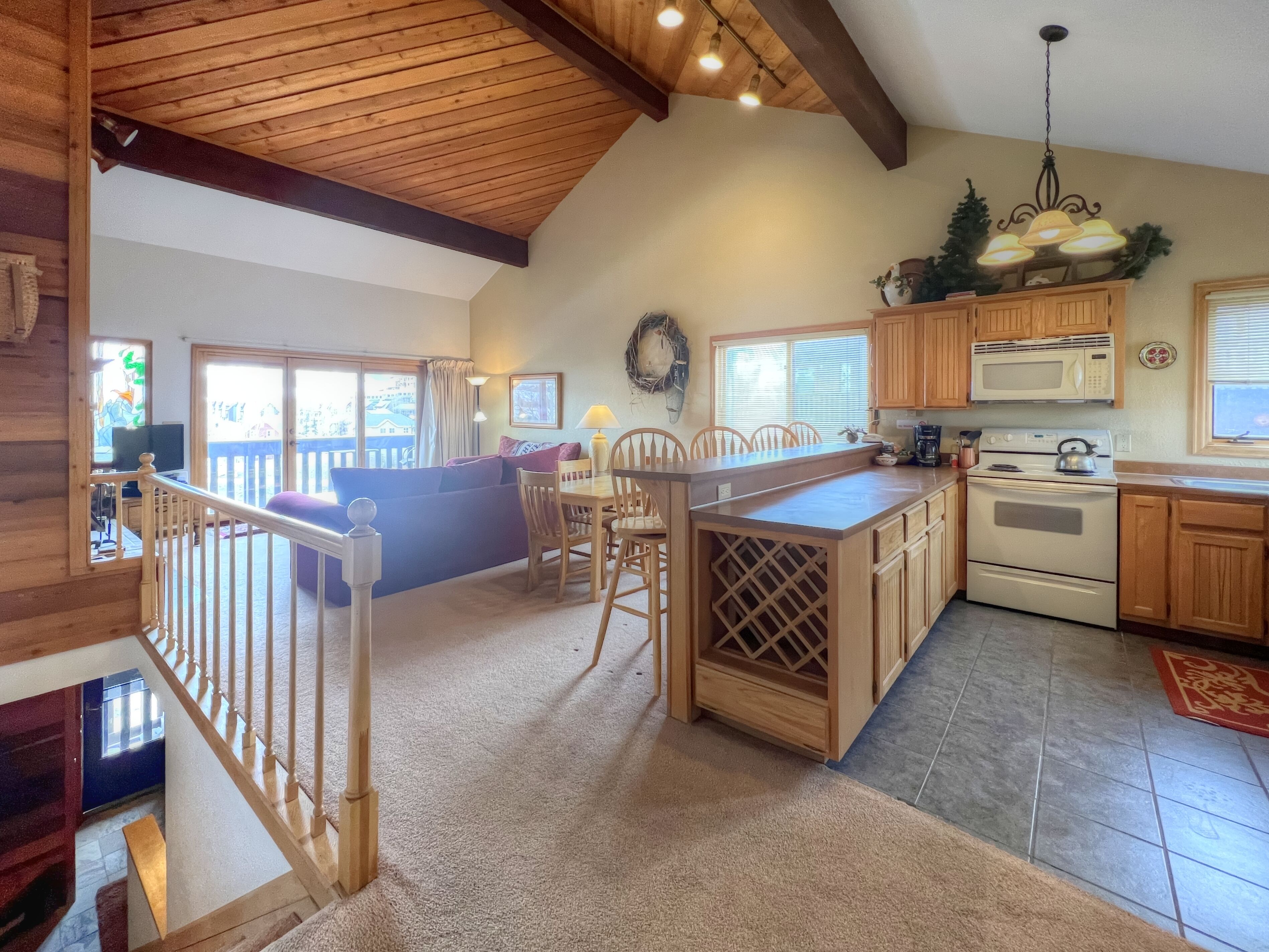 Quiet Townhome on Mountain, Hot Tub!