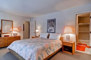 3 bedrooms, iron/ironing board, free WiFi, bed sheets - Habitat Condo A7 - Easy Walk to Downtown Ketchum & Hot Tub Onsite (Ketchum)