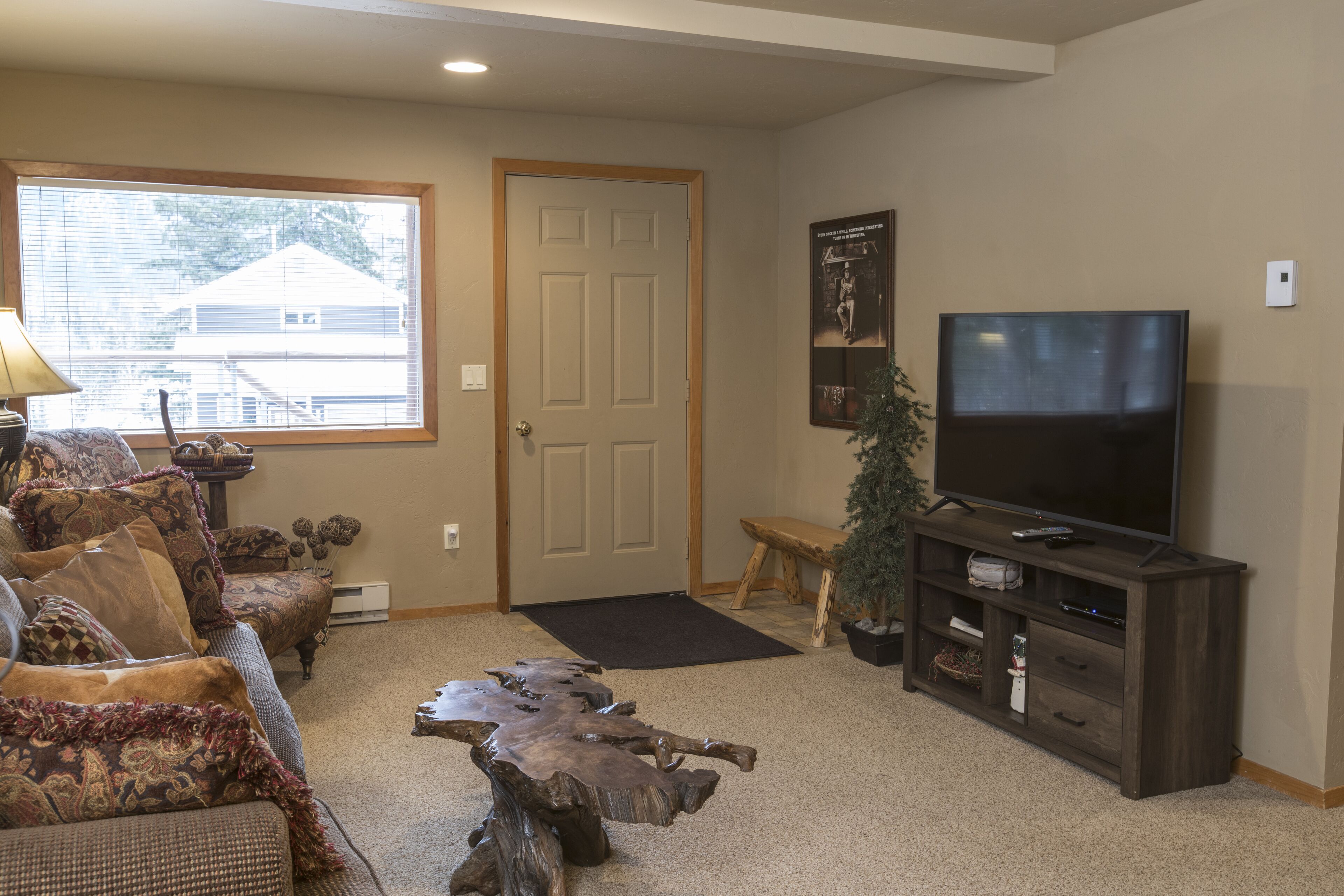 Well Appointed & Cozy, Steps from Ski Runs