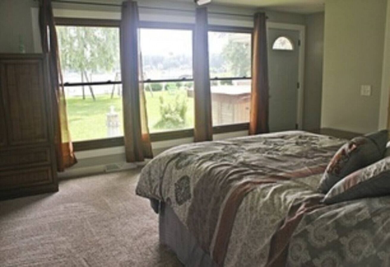 Spring lake cove · Waterfront with hot tub and dock Spring Lake Cove