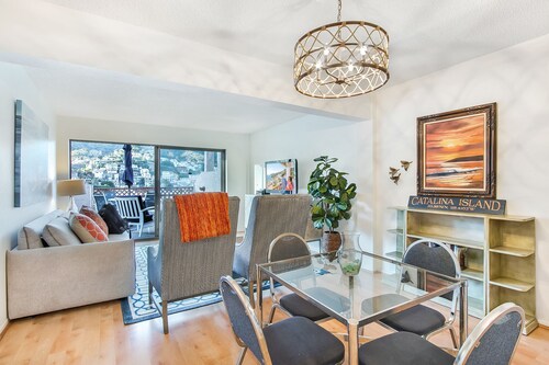 B41: Cozy Condo, Private Balcony, Hillside and Harbor Views, POOL