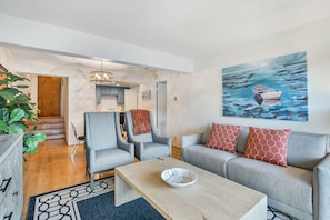 TV, stereo - B41: Cozy Condo, Private Balcony, Hillside and Harbor Views, POOL (Avalon)