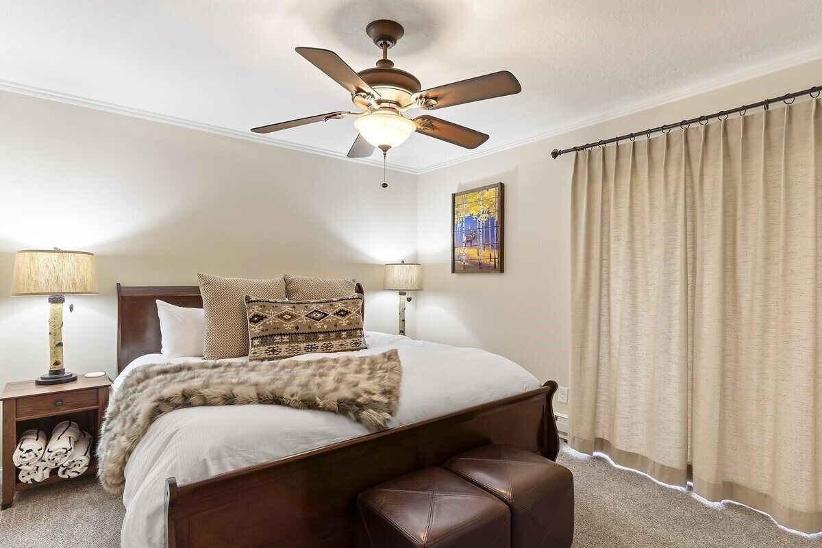 Ground Level end unit condo with new King Bed right on the Golf Course!