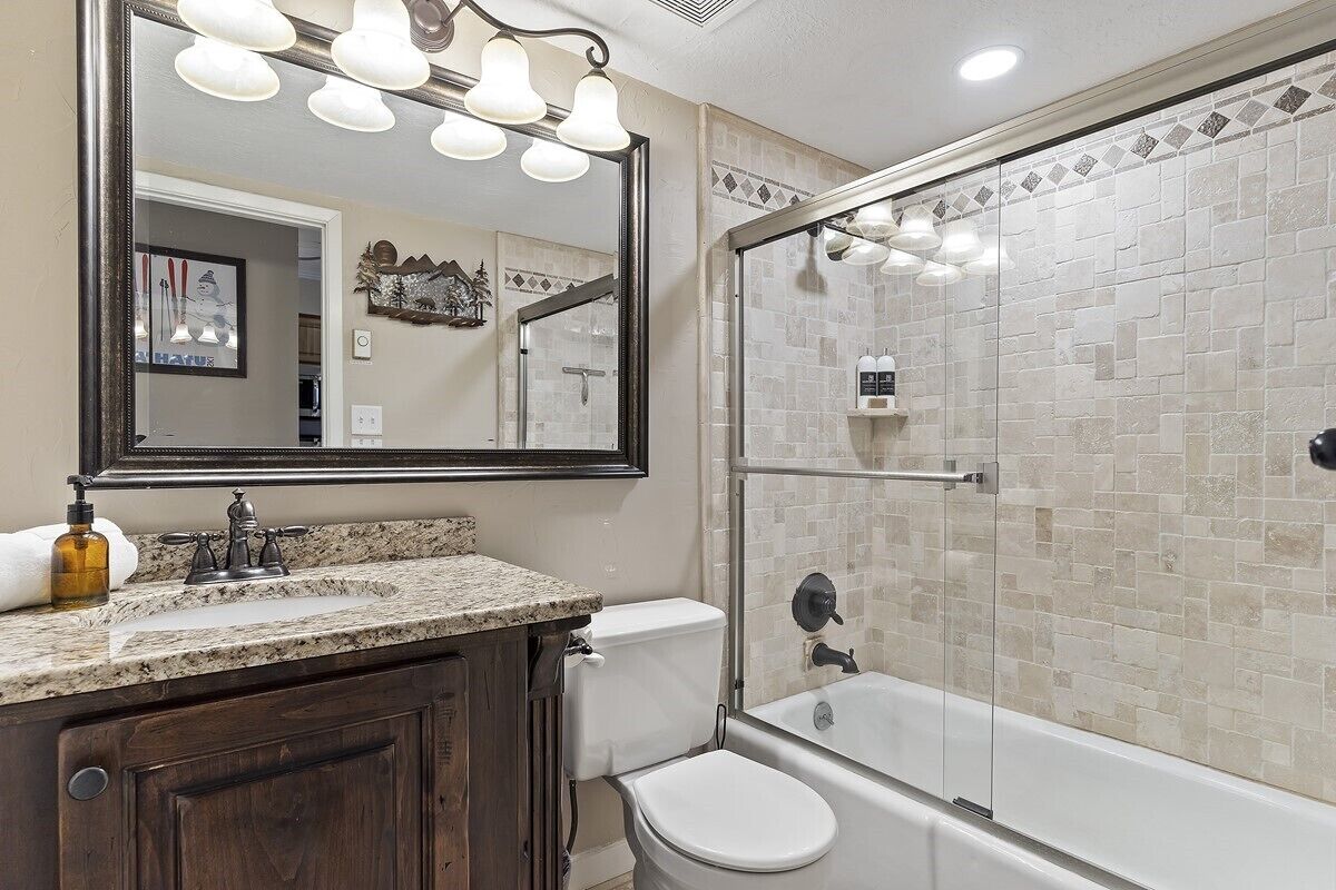 Ground Level end unit condo with new King Bed right on the Golf Course!