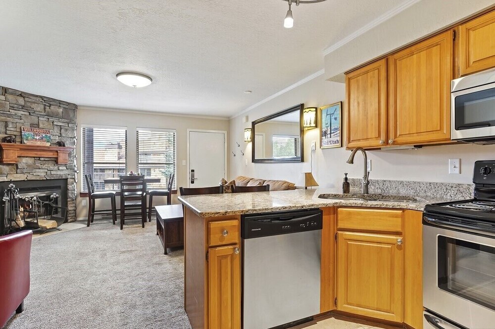 Ground Level end unit condo with new King Bed right on the Golf Course!