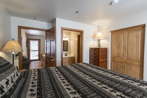2 bedrooms, memory-foam beds, iron/ironing board, WiFi