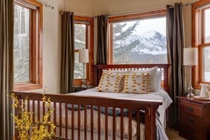 5 chambres, fer et planche à repasser, Wi-Fi, draps fournis