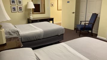 8 camere, una scrivania, ferro/asse da stiro, Wi-Fi gratuito