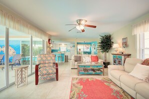 TV, DVD player - Cozy Beach House w/ Backyard Pool & Steps to North Beach (Clearwater)