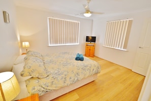 3 habitaciones y ropa de cama