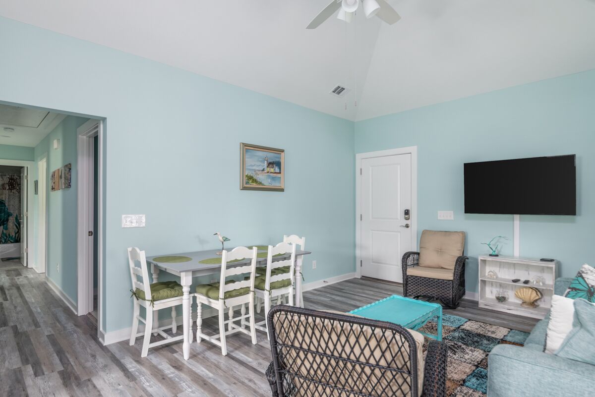 Newly refreshed Beach Bungalow with screened-in porch; short walk to beach