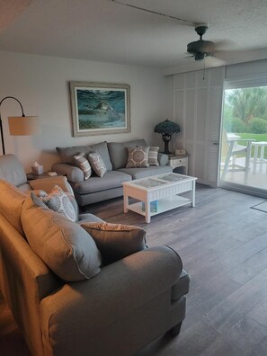 Smart TV, DVD player, stereo