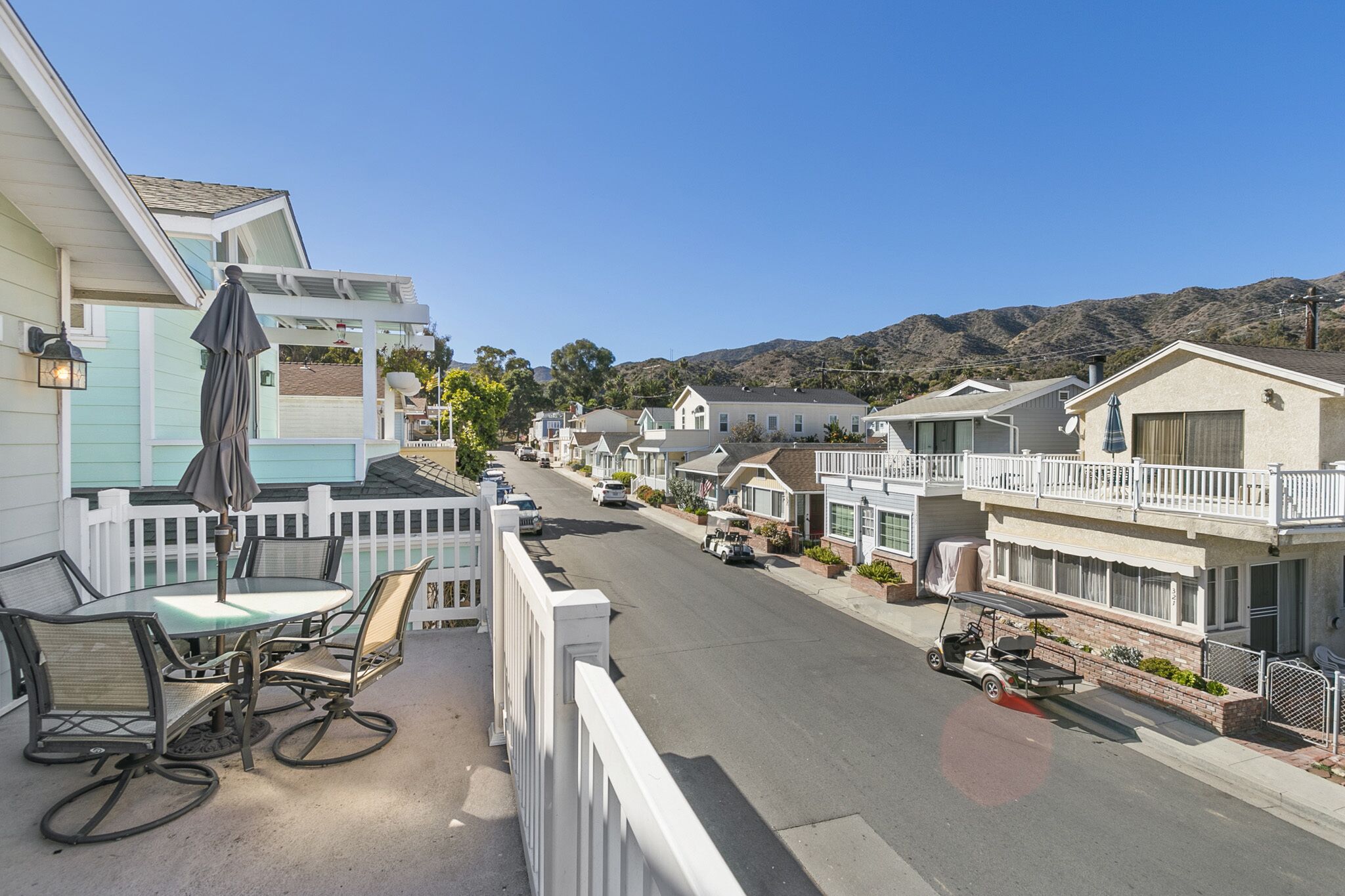 318CL Upper: Spacious Avalon Home, Cathedral Ceilings, Ample Balcony, Mtn Views