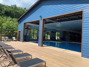 Indoor pool, outdoor pool -  Cove Rock-Poolside•LAKEVIEW•Pool Table•Shuffleboard•PingPong•Cmty Pools (Branson)