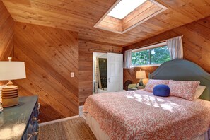 2 bedrooms, iron/ironing board, travel cot, WiFi