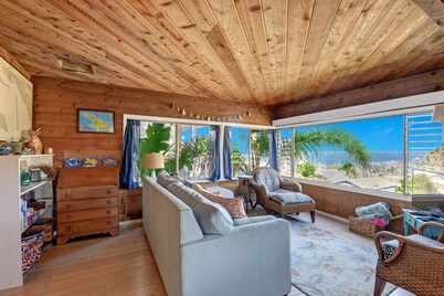 Cozy 2 Bedroom Home with GOLF CART, Stunning View, Balcony, Grill, Wifi - 124 Hi