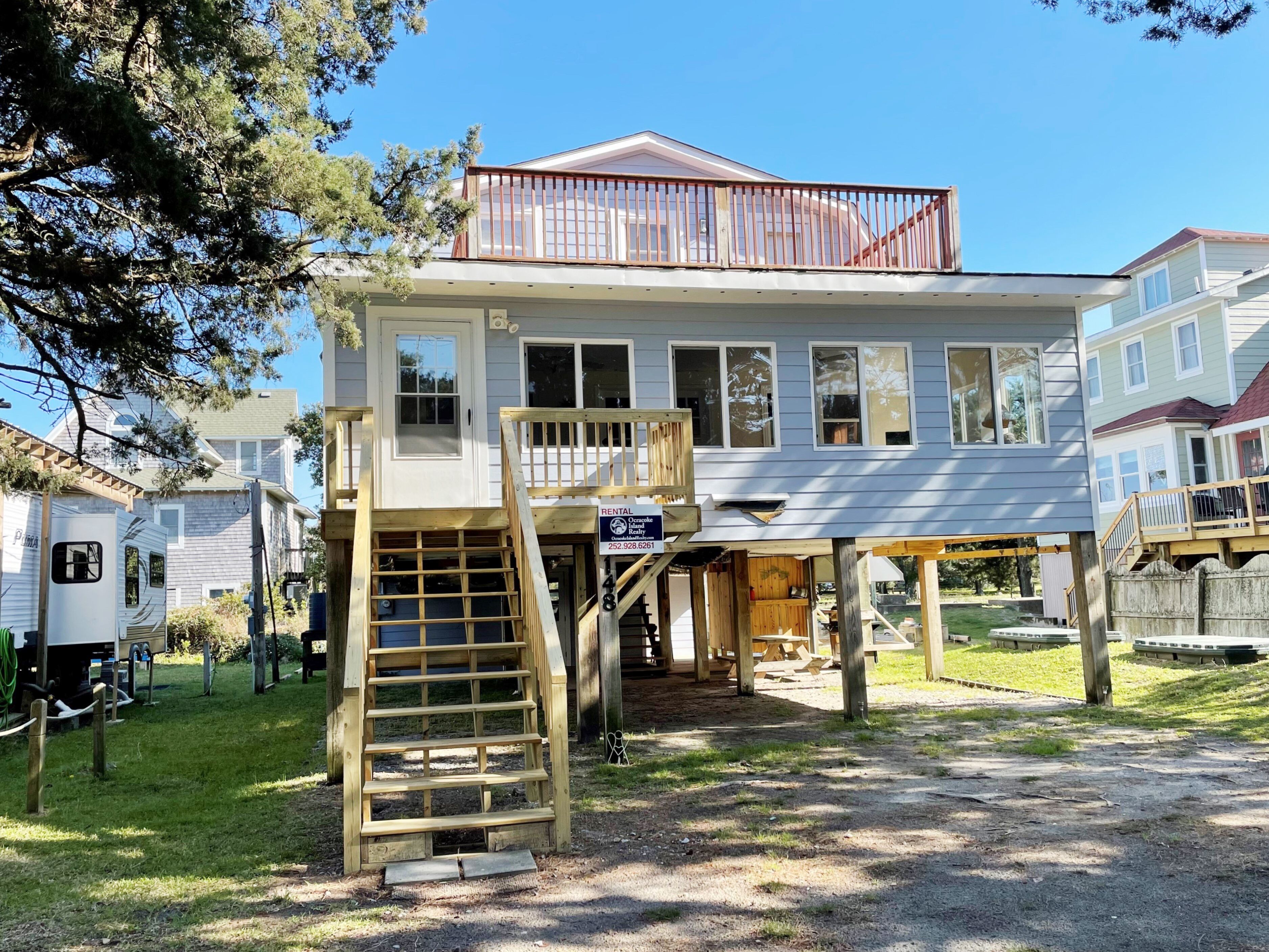 JJ's Getaway: Spacious pet friendly home, centrally located.