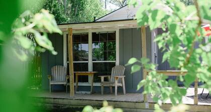 1950's Cottage Convenient to Savannah