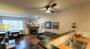 TV, fireplace - Marketplace Lodge - Overlooks Olympic Plaza, Hot Tub Access, Free Parking (Whistler)