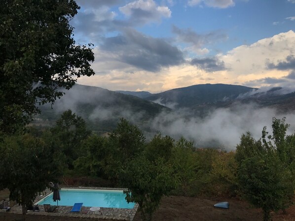 Outdoor pool - Beautifully converted farmhouse alone on a tuscan hillside with stunning views (Cortona)