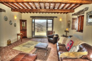 Fireplace, books, stereo