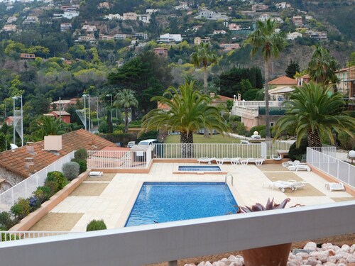 F9 Große helle Wohnung, 3 Zimmer, Strand 50m, Pool und Meerblick 