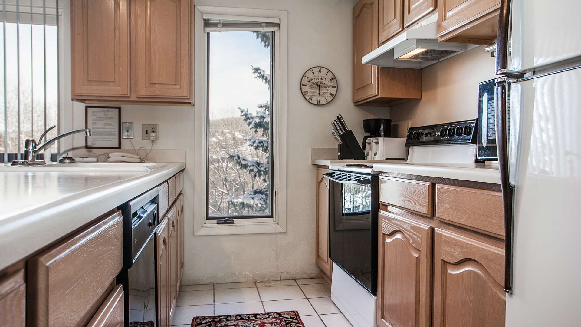 Aspen - Woodbridge Condos 28C