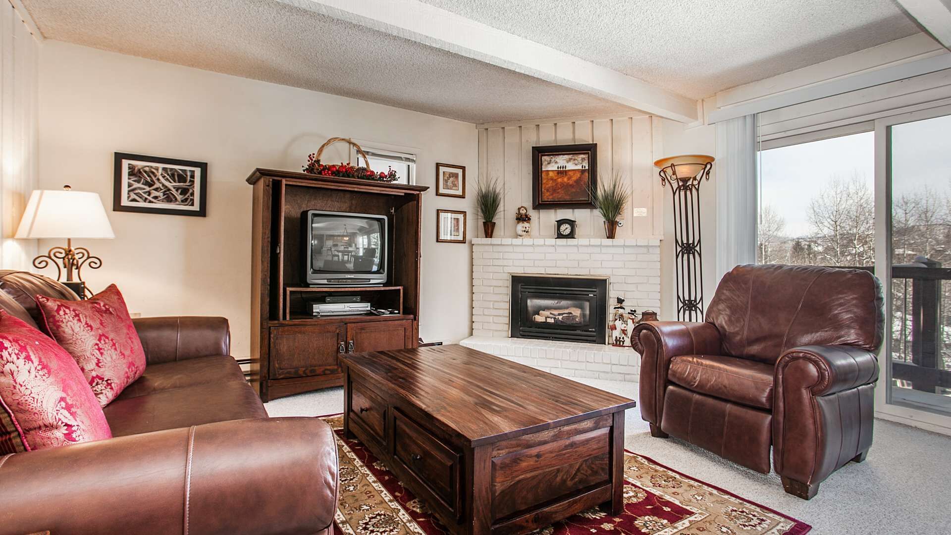 Aspen - Woodbridge Condos 28C