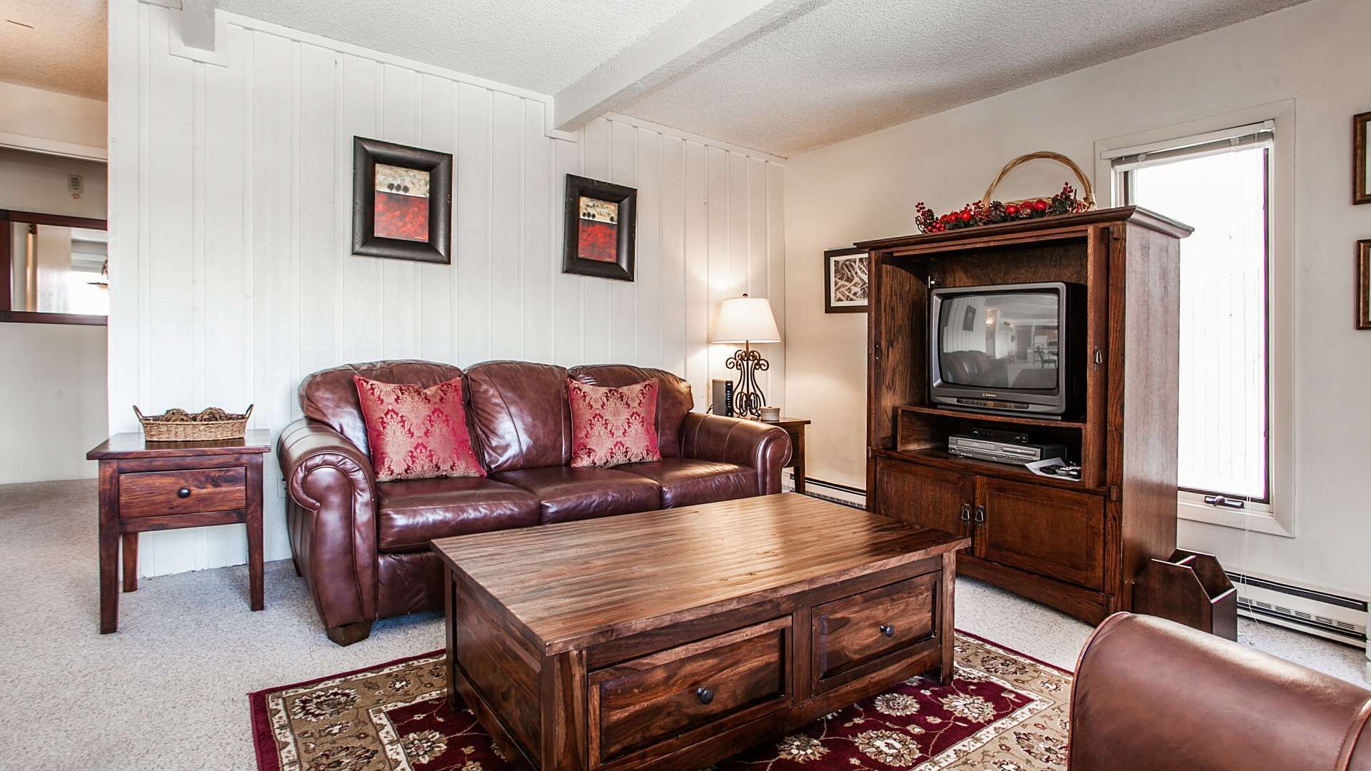 Aspen - Woodbridge Condos 28C