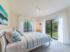 3 bedrooms, iron/ironing board