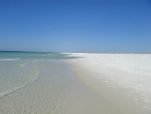 A beach with clear water and a wide sandy area. - Tranquil & Pristine at El Matador Resort! (Fort Walton Beach)